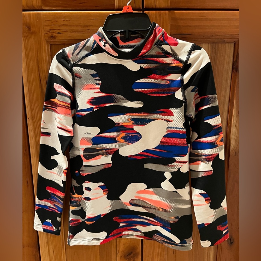 Under Armour boys Coldgear longlseeve, size YM